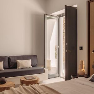 Deluxe Room Sharing Pool Sea View